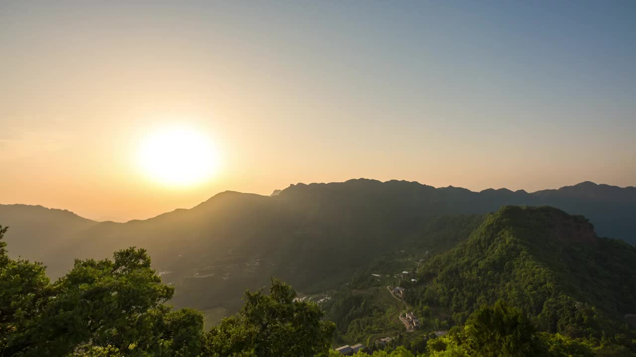 8K30P四川巴中阴灵山日落晚霞风光延时视频视频素材