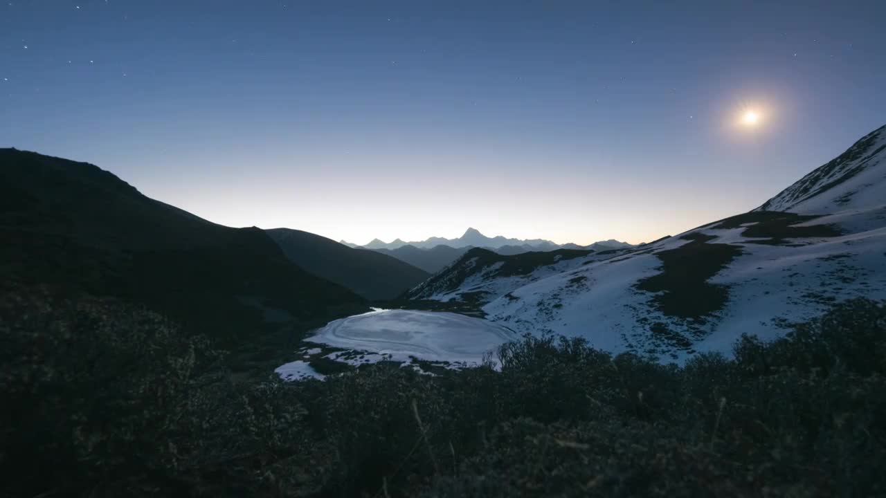 8K30P川西贡嘎雪山日出风光延时视频视频素材