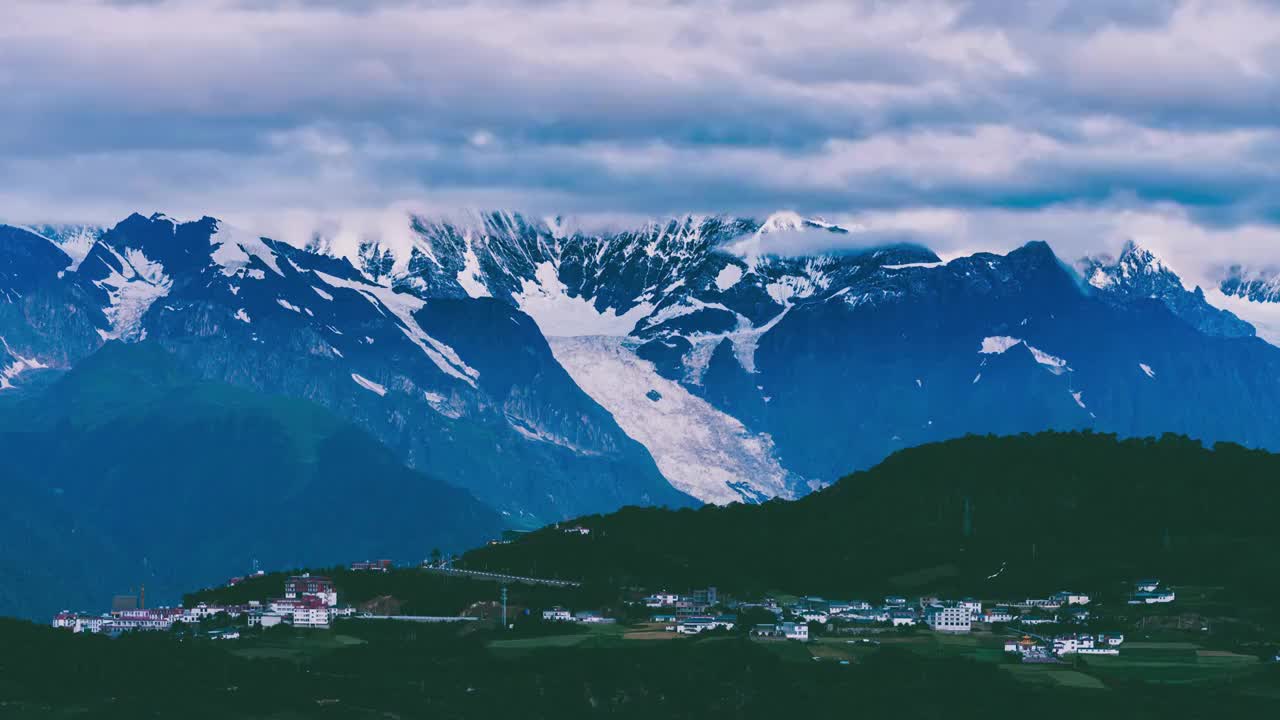 云南梅里雪山日照金山延时摄影视频素材