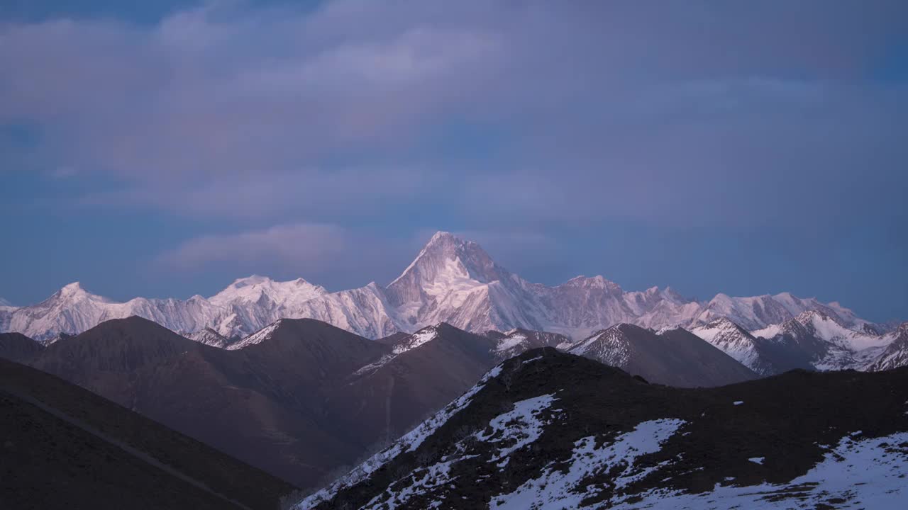 8K30P川西贡嘎雪山日落晚霞风光延时视频视频素材