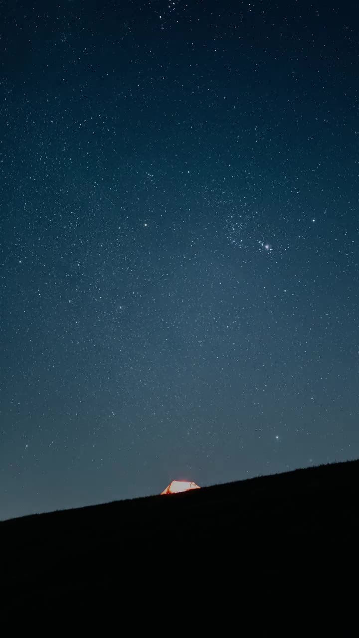 星空下的露营帐篷延时摄影（竖幅）视频素材