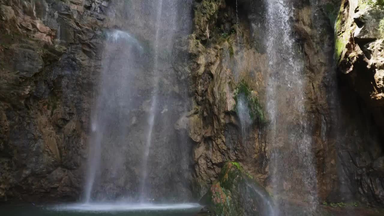 高山峡谷悬崖瀑布山川河流视频素材