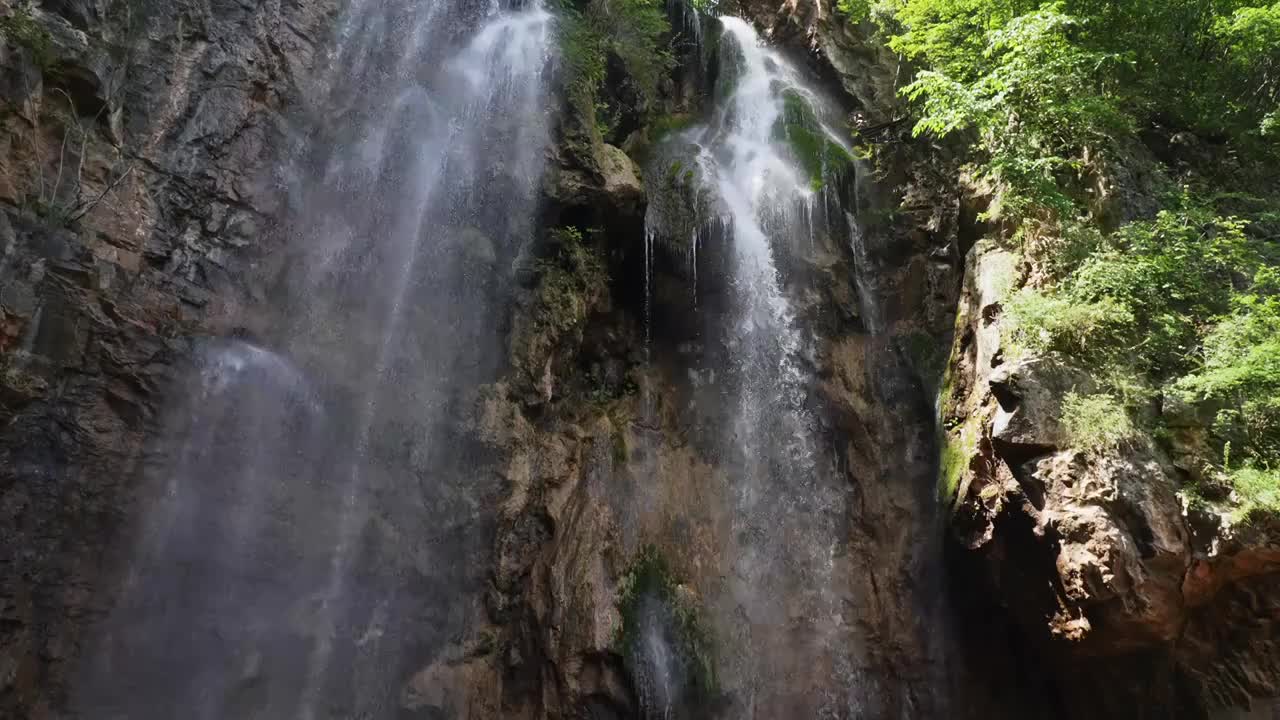 高山峡谷悬崖瀑布山川河流视频素材