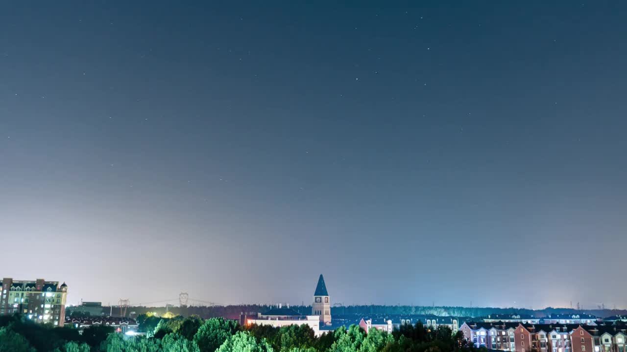 北京夏天夜晚星空星轨延时视频素材