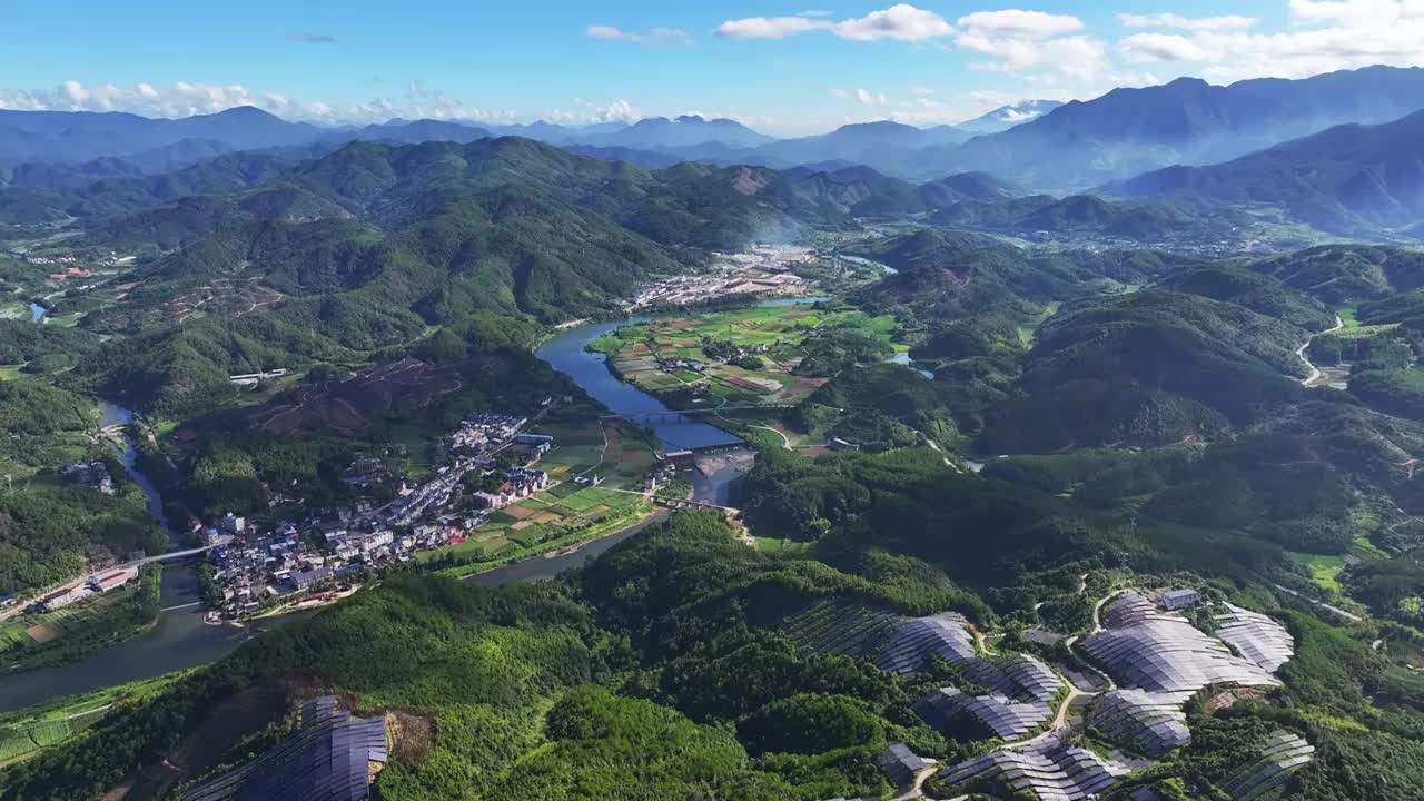 航拍乡村绿色农田与村庄视频素材