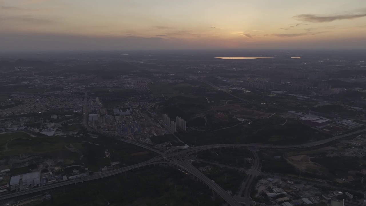 中国山东济南凤凰山立交桥日落时分航拍视频素材