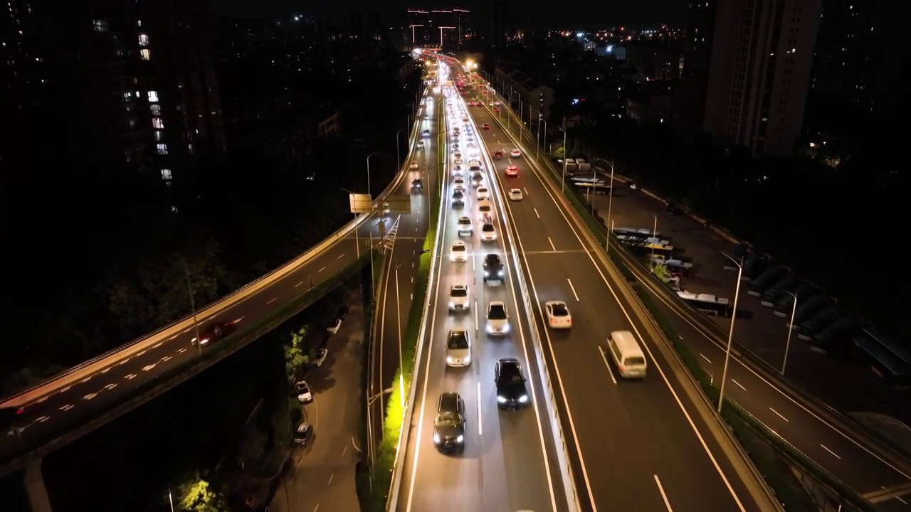 夜晚南京立交桥来往的车流视频素材