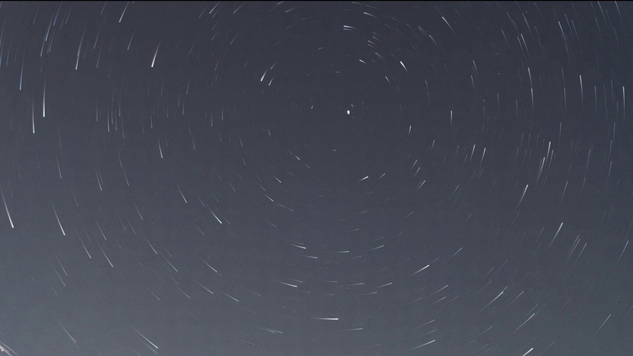 北京夏天夜晚星空星轨延时视频素材