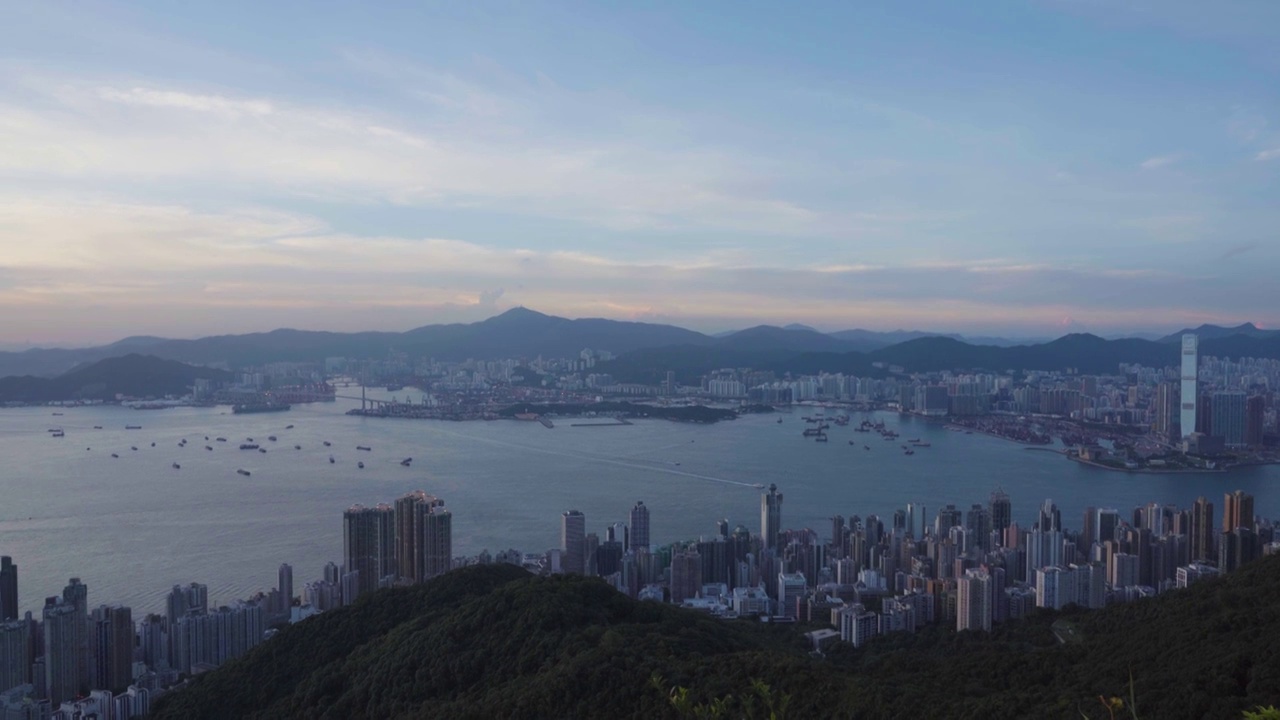 香港太平山脚海滨城市日落晚霞海洋高视角视频素材