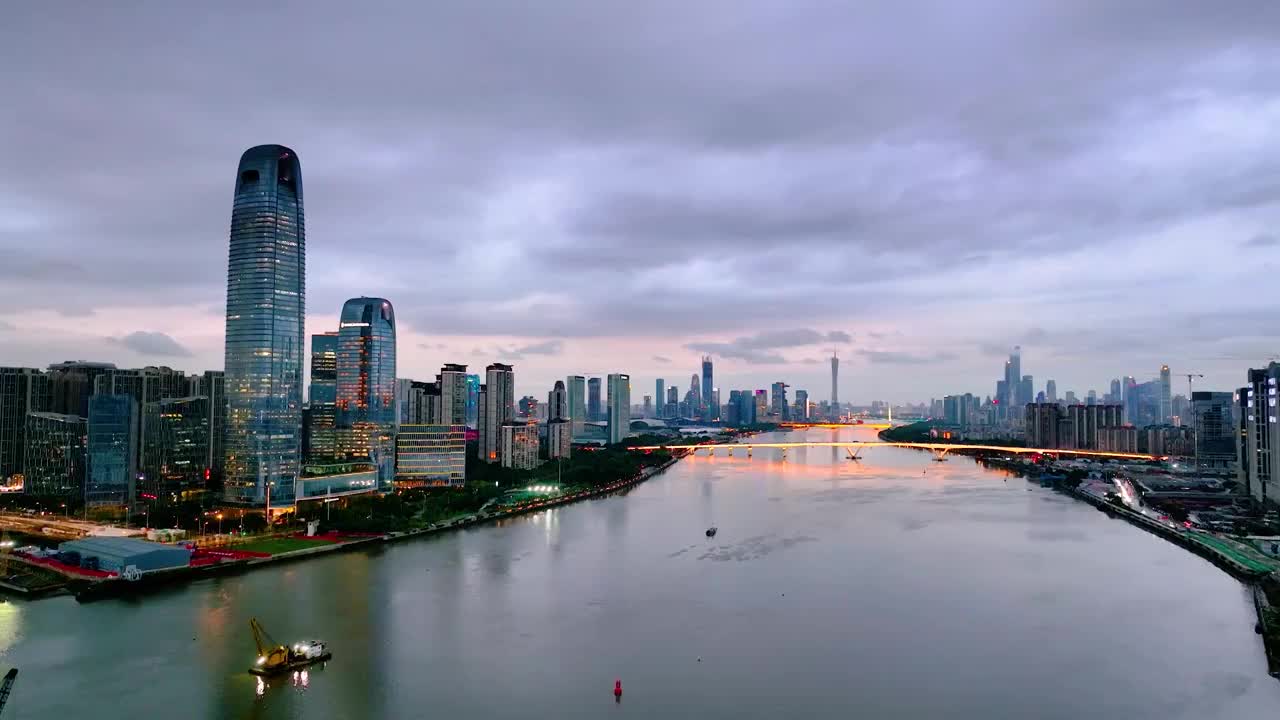 航拍广州万胜围琶洲超高层建筑群城市天际线风光视频素材