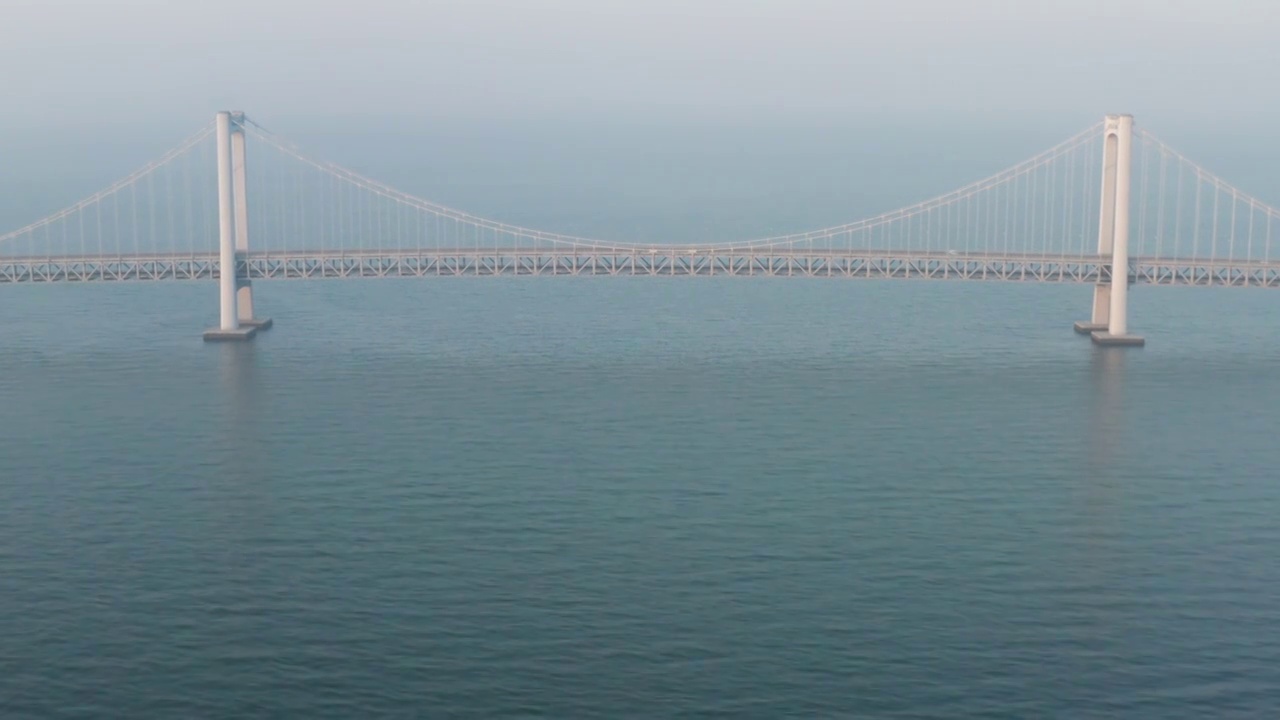 航拍清晨的大连市星海湾大桥视频素材