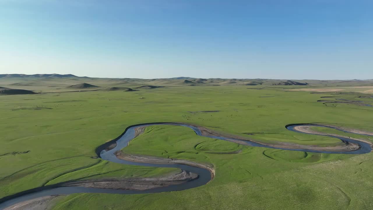 航拍呼伦贝尔牧区草地河湾视频素材