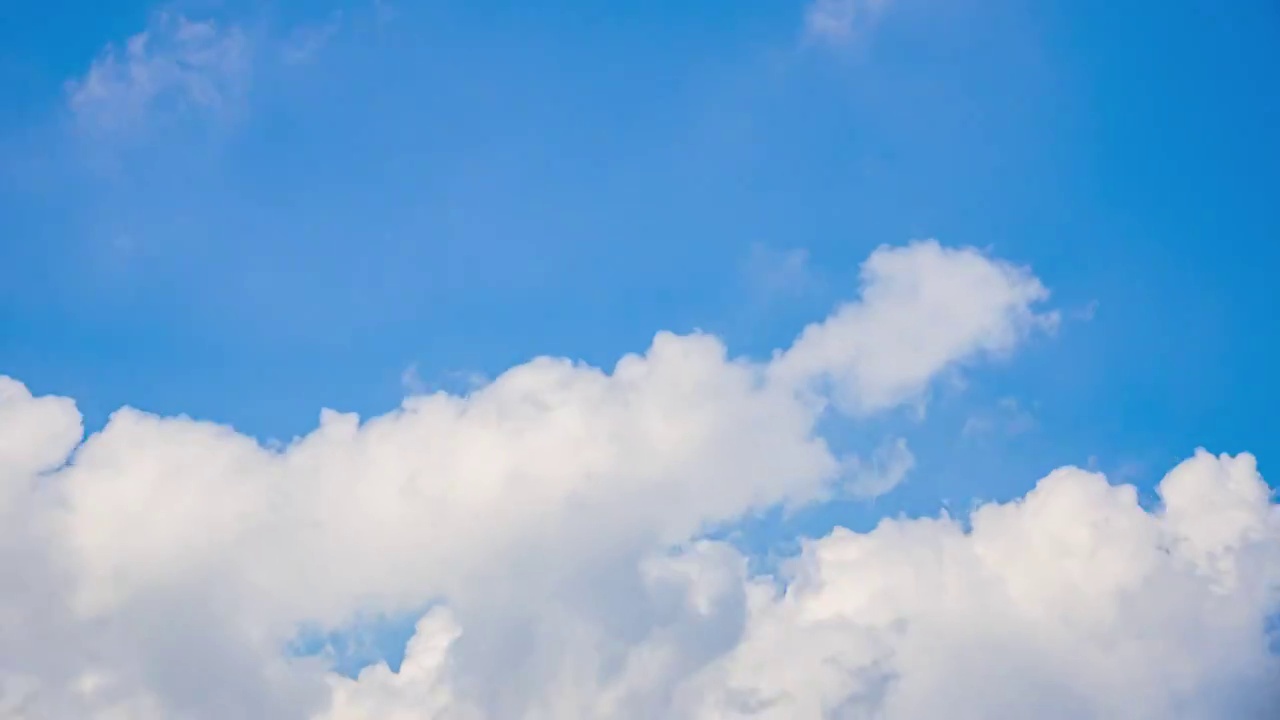 水晶天天空云朵棉花糖云景变化背景延时影片视频素材