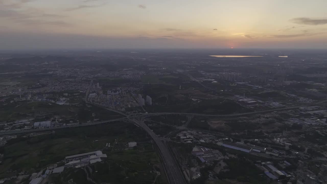 中国山东济南凤凰山立交桥日落时分航拍视频素材