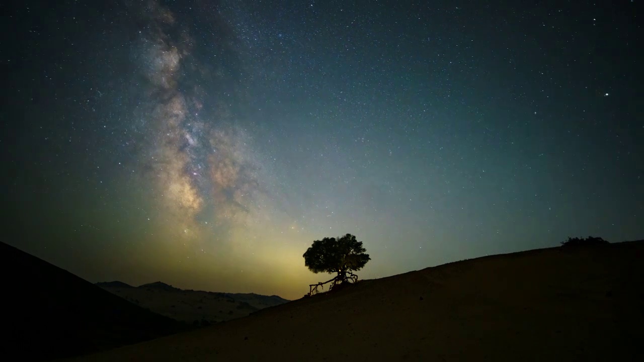 孤树星空银河延时摄影视频下载