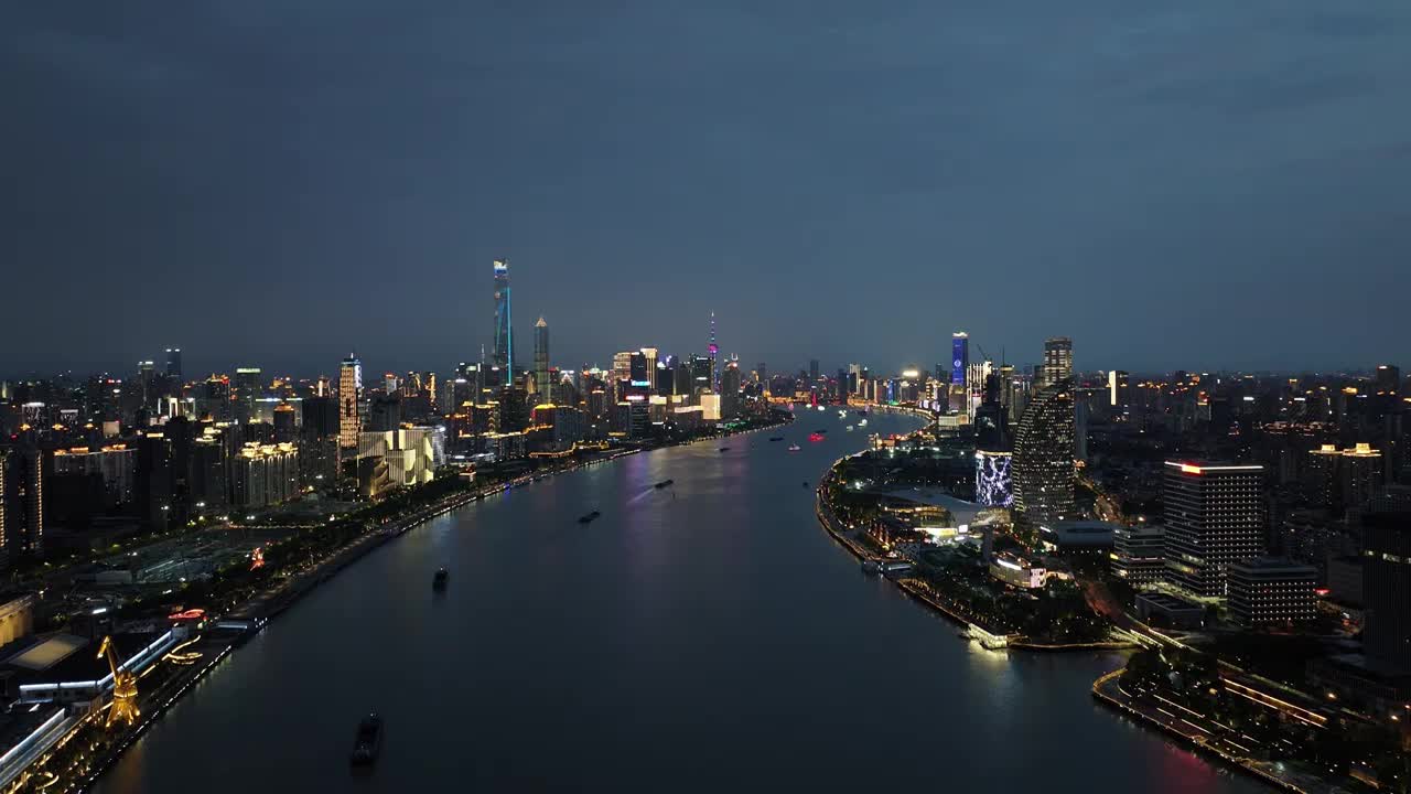 高视角航拍上海外滩黄浦江沿岸杨浦大桥段夜景蓝调时刻视频素材