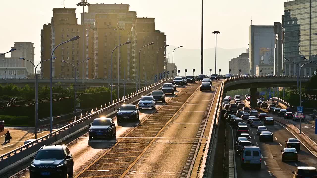 北京三环路上的车流川流不息视频素材