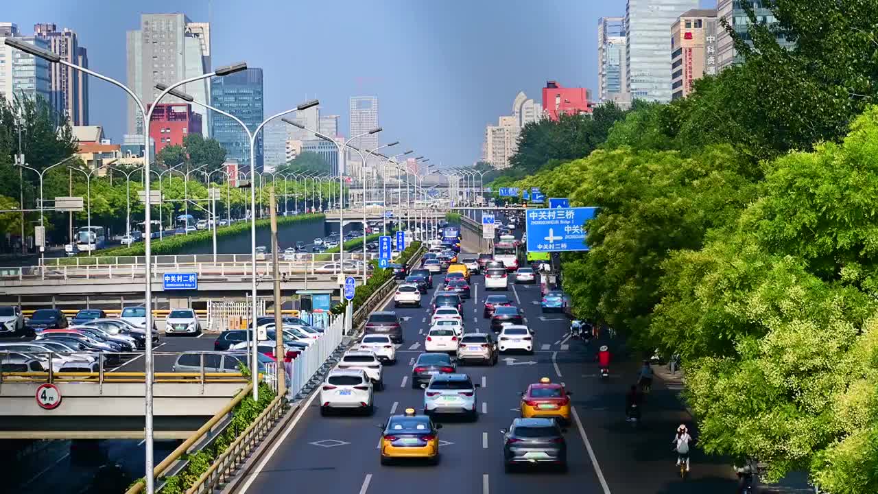 北京三环路上的车流川流不息视频素材