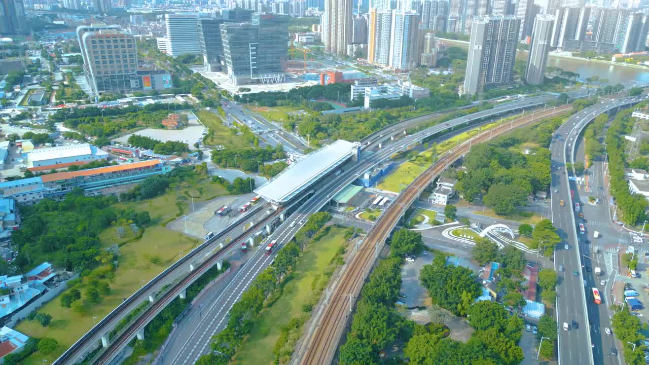 城际列车地铁轻轨月台站点交通枢纽高速铁道轨道电气化列车路桥城市之间有轨电车轨道运输系统铁路日落风光视频素材