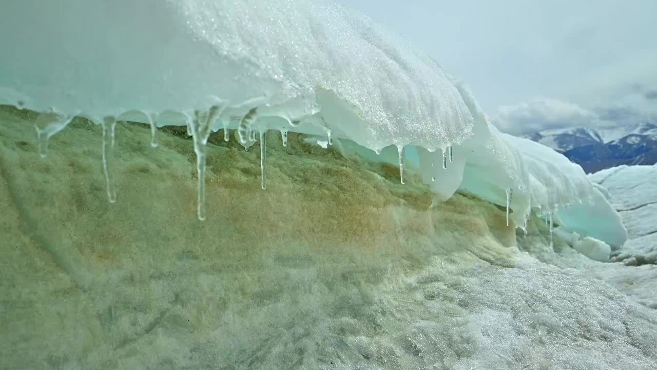 冬季春来开春融化冰雪水滴滴水视频素材