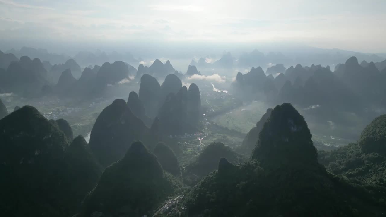 航拍桂林山水仙境云海视频素材