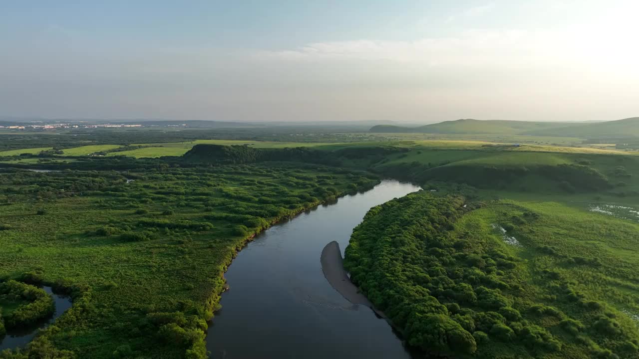 航拍绿色湿地丛林河湾视频素材