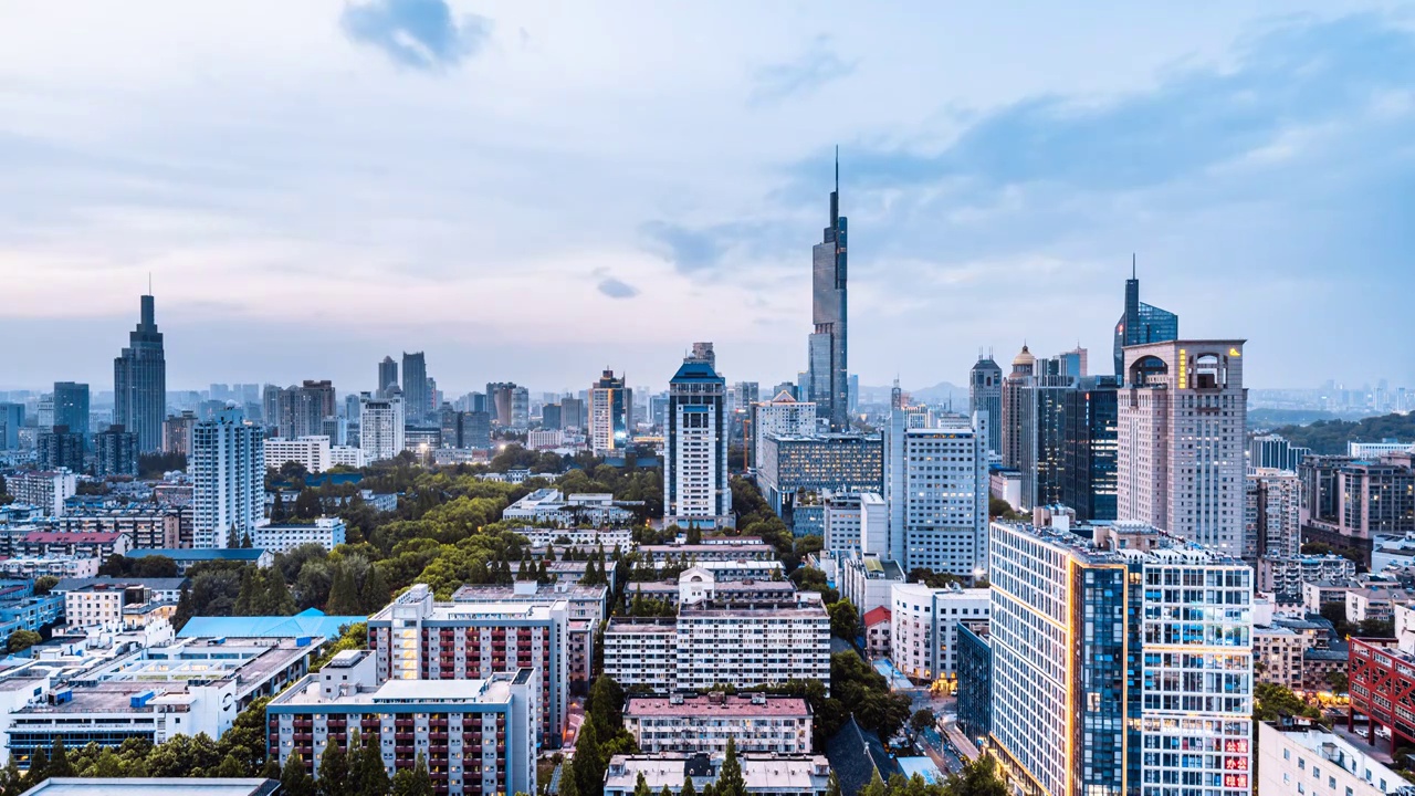 中国江苏南京紫峰大厦城市天际线日转夜延时摄影视频素材