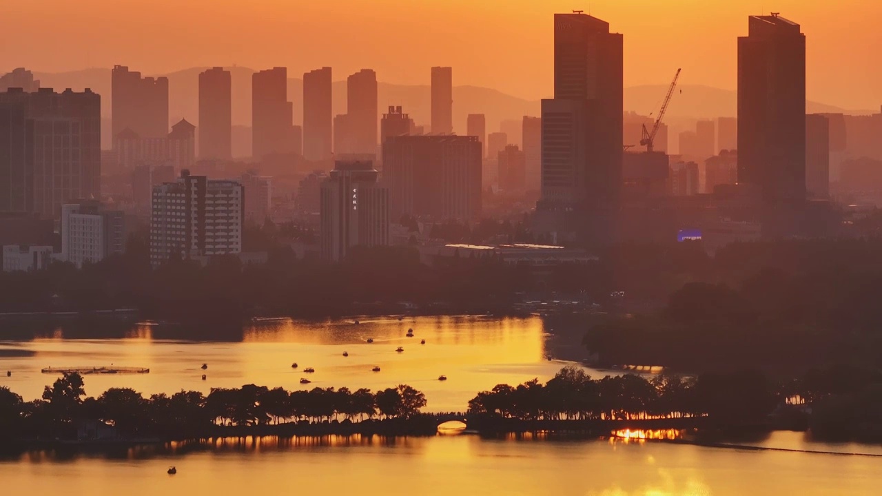 夕阳下的南京玄武湖视频素材