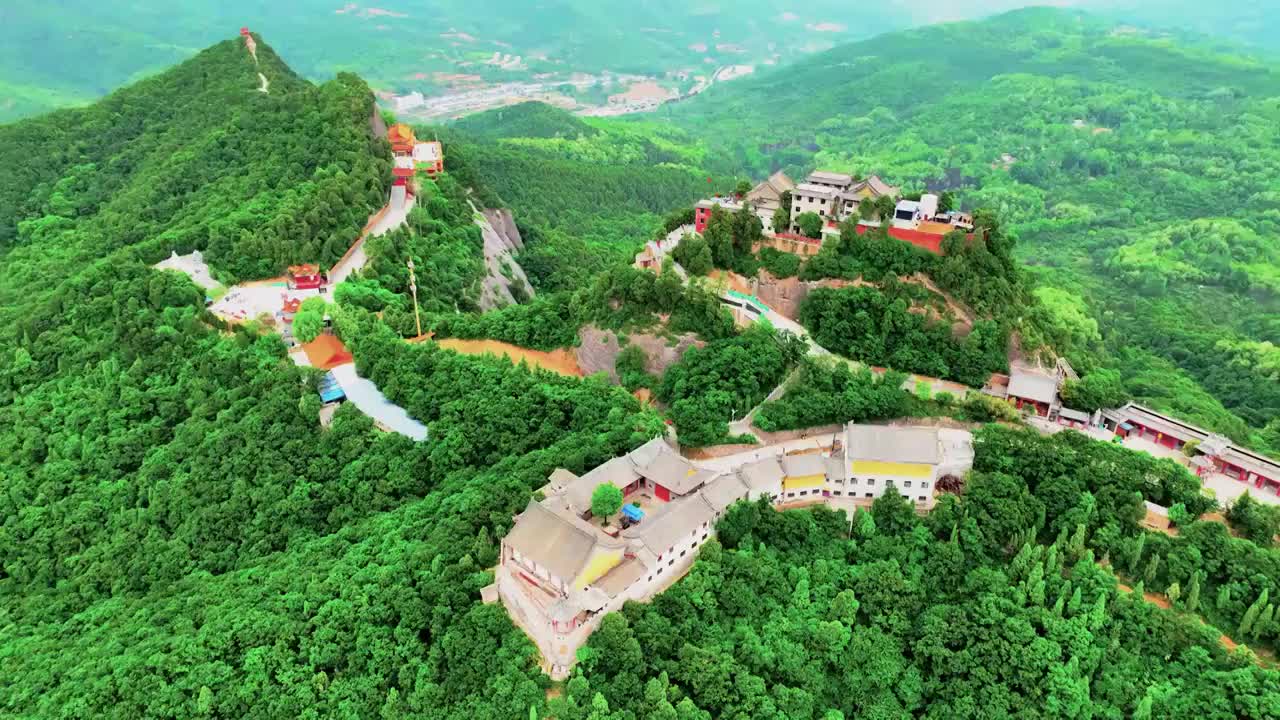 航拍夏季陕西铜川照金大香山寺风光视频素材