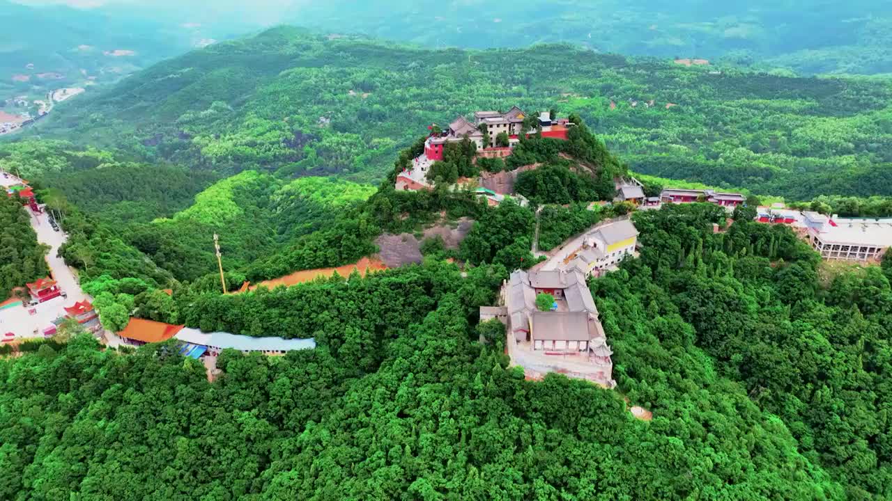 航拍夏季陕西铜川照金大香山寺风光视频素材