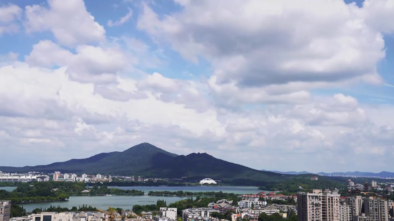 南京城市天际线蓝天白云延时 紫峰大厦 玄武湖视频素材