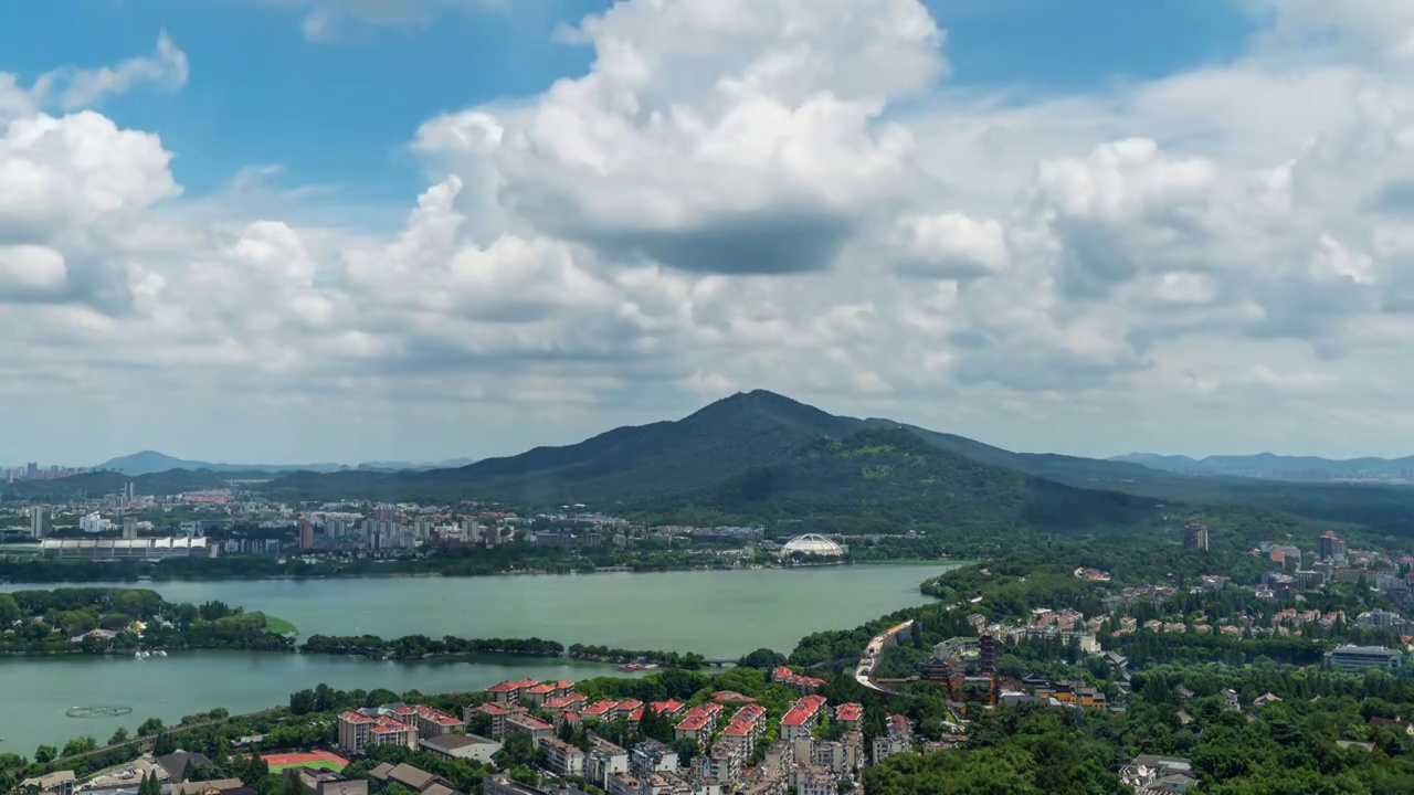 南京城市天际线蓝天白云延时 紫峰大厦 玄武湖视频素材