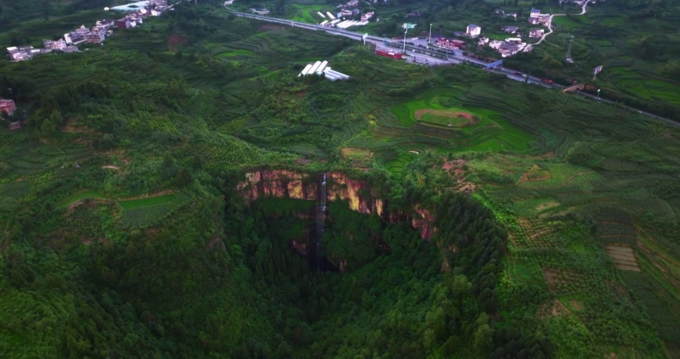 贵州山村野外瀑布视频素材