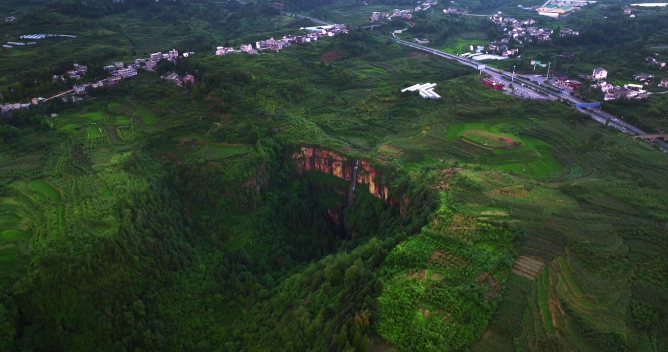 贵州山村野外瀑布视频素材