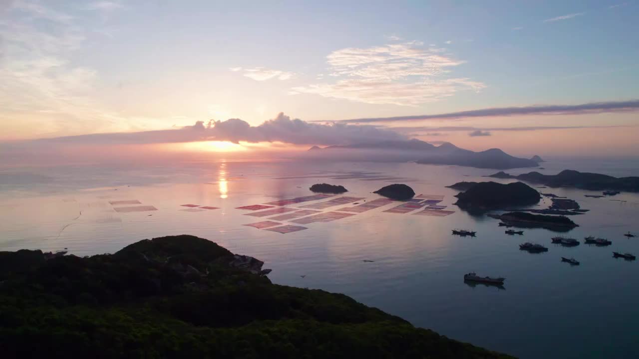 福建省宁德市霞浦三沙花竹村海上日出自然风光航拍视频素材