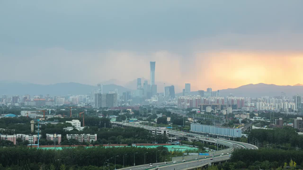 4K延时视频-雨后的国贸CBD天际线视频下载