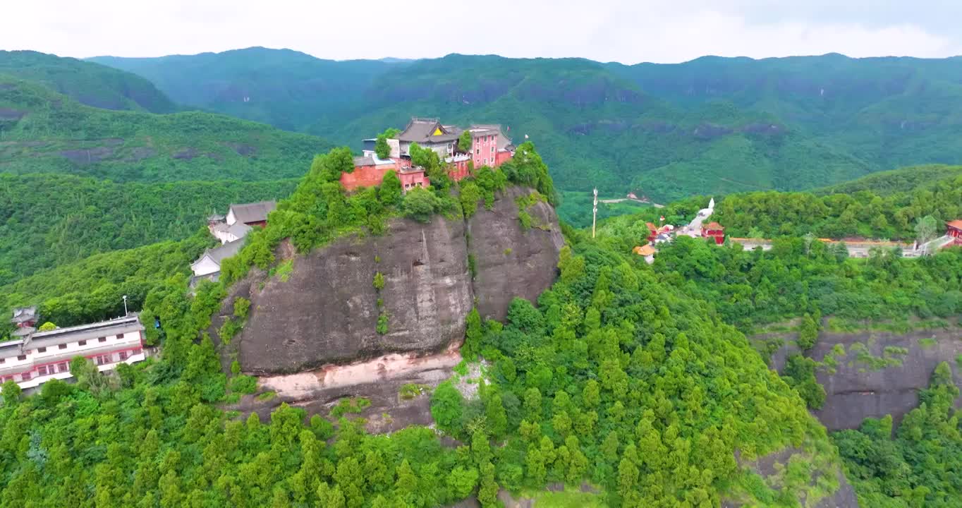 航拍夏季陕西铜川照金丹霞地貌和大香山寺风光视频素材