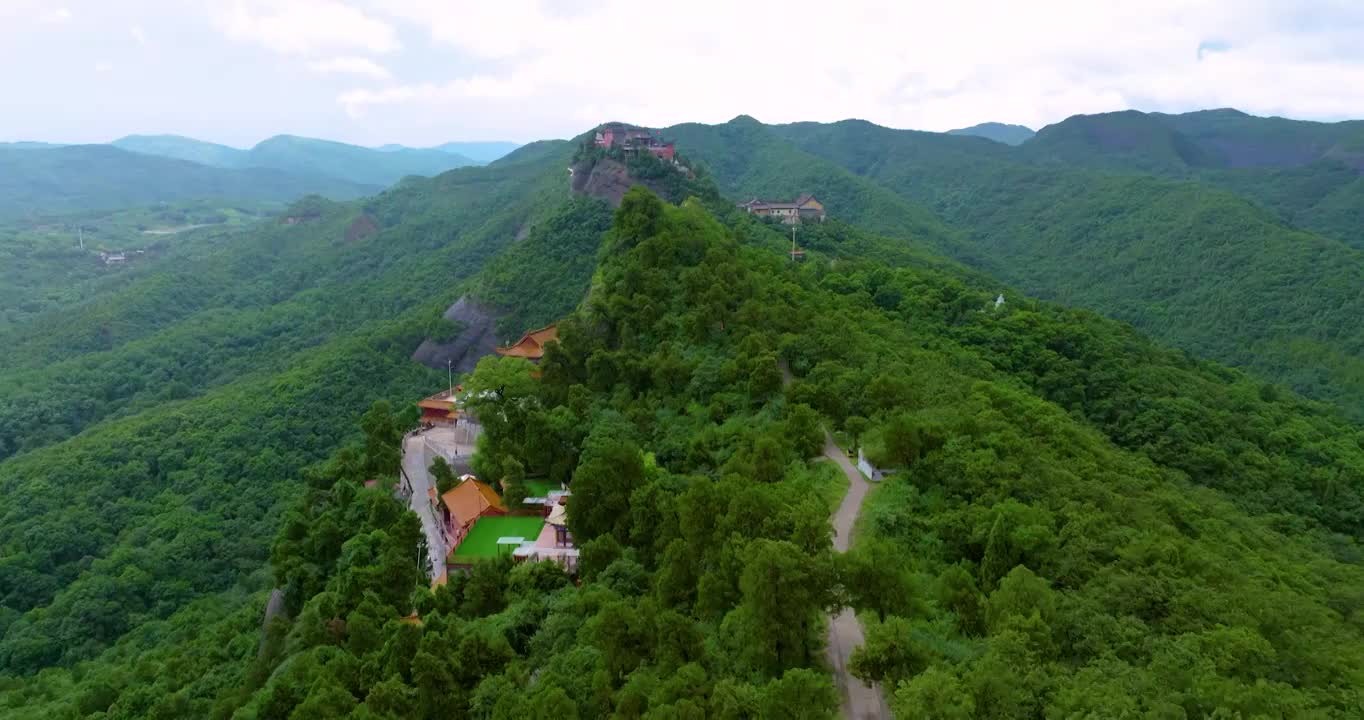 航拍夏季陕西铜川照金丹霞地貌和大香山寺风光视频素材