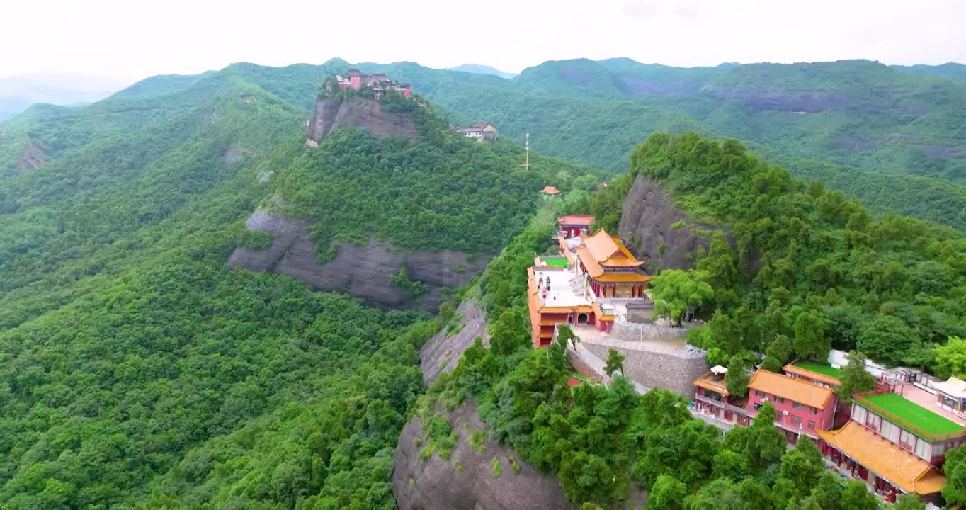 航拍夏季陕西铜川照金丹霞地貌和大香山寺风光视频素材