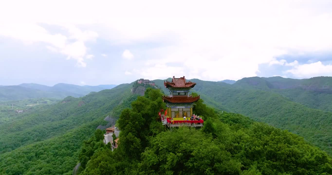 航拍夏季陕西铜川照金丹霞地貌和大香山寺风光视频素材