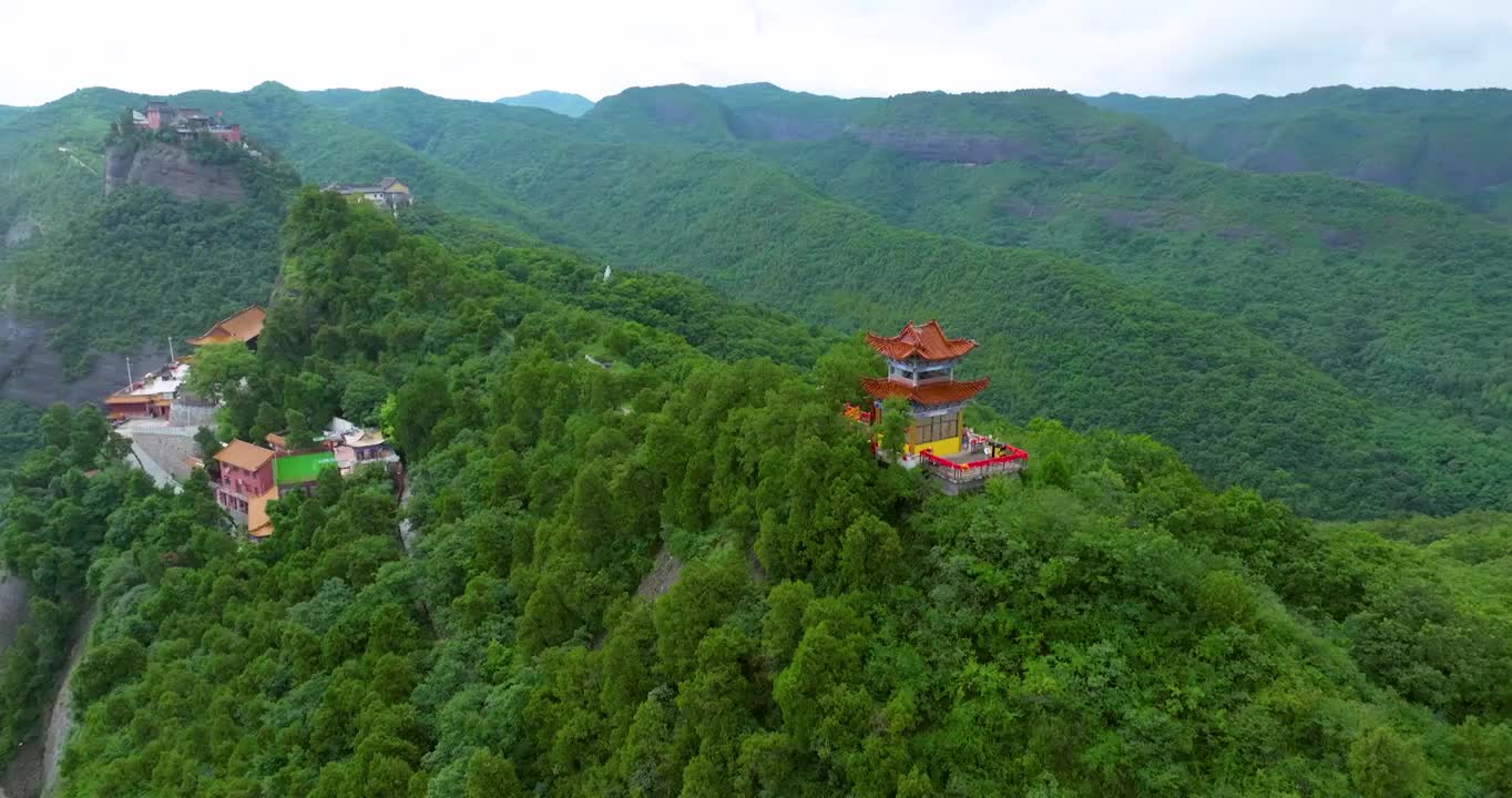 航拍夏季陕西铜川照金丹霞地貌和大香山寺风光视频素材