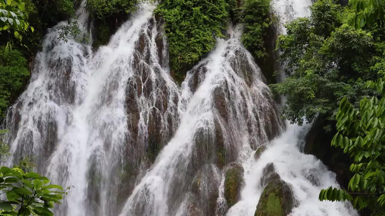 荔波小七孔拉雅瀑布视频素材