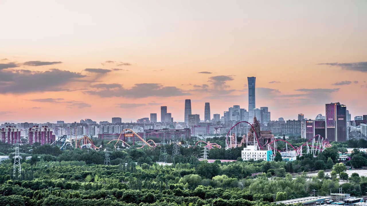 北京欢乐谷国贸同框夜景日转夜延时摄影8K60视频素材