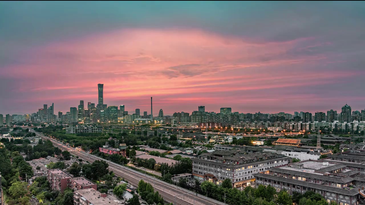 北京百子湾国贸天际线京哈铁路火烧云 8K60视频素材