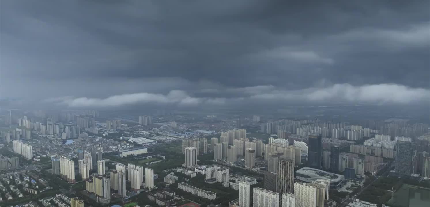 洛阳市新区雨后穿云航拍视频素材