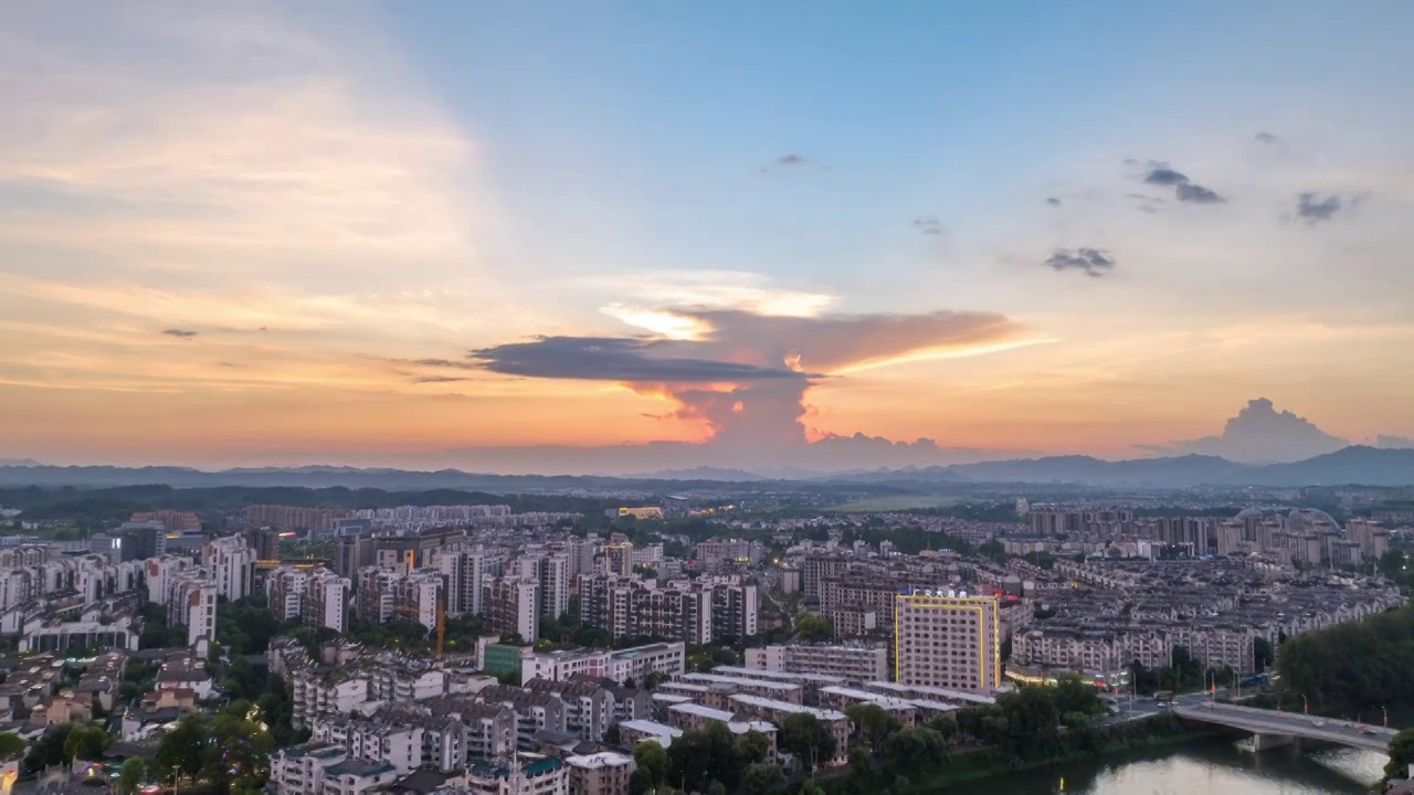 夏季城市夕阳火烧云视频素材