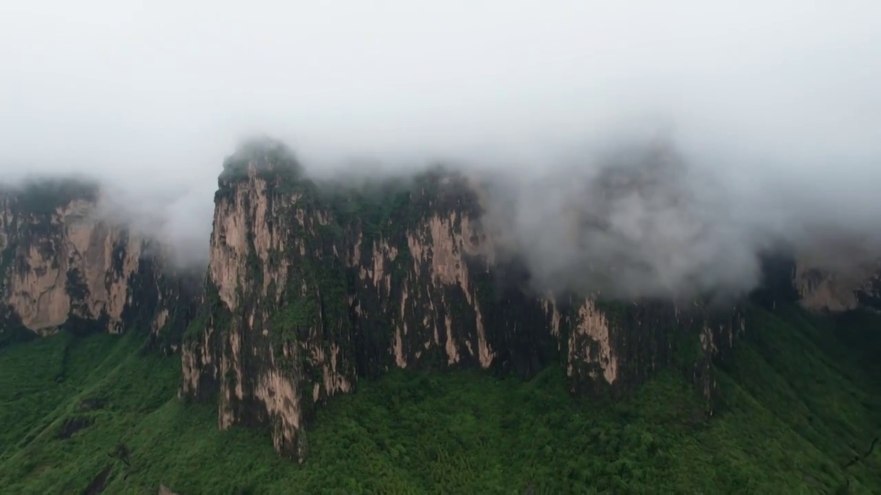 云雾缭绕太行山谷群峰视频素材