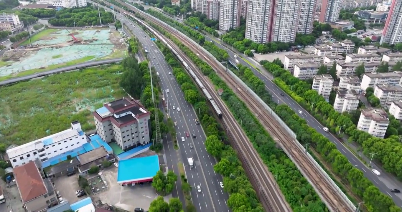 江苏省无锡市火车站城际铁路火车运输画面视频素材