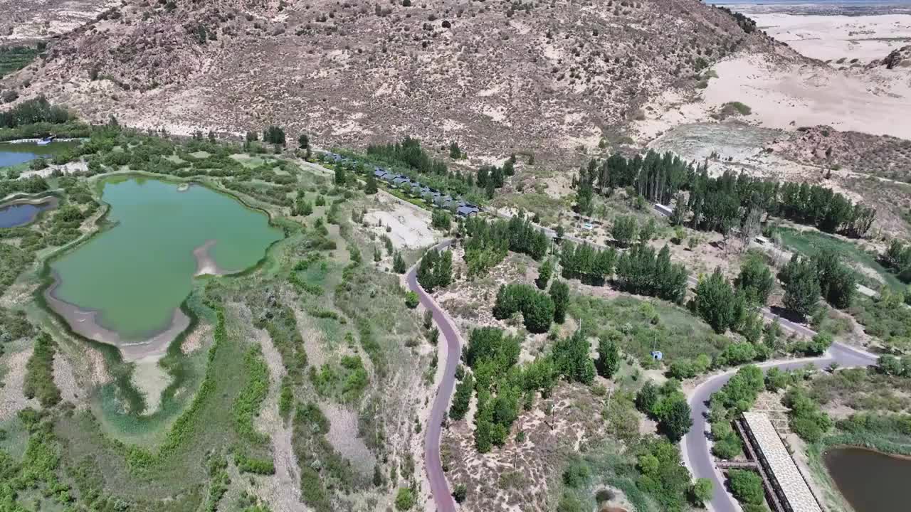 内蒙赤峰玉龙沙湖沙漠地质风光航拍视频素材