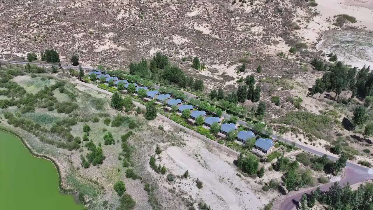 内蒙赤峰玉龙沙湖沙漠地质风光航拍视频素材